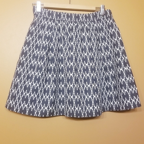 J. Crew Factory | Navy & White Graphic Jacquard Skirt (Size 4) - Picture 2 of 10